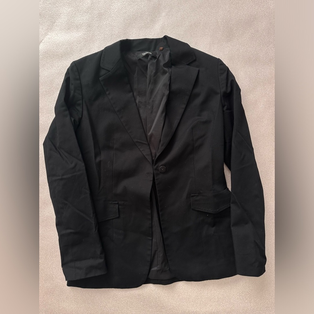 Tahari black blazer size 4